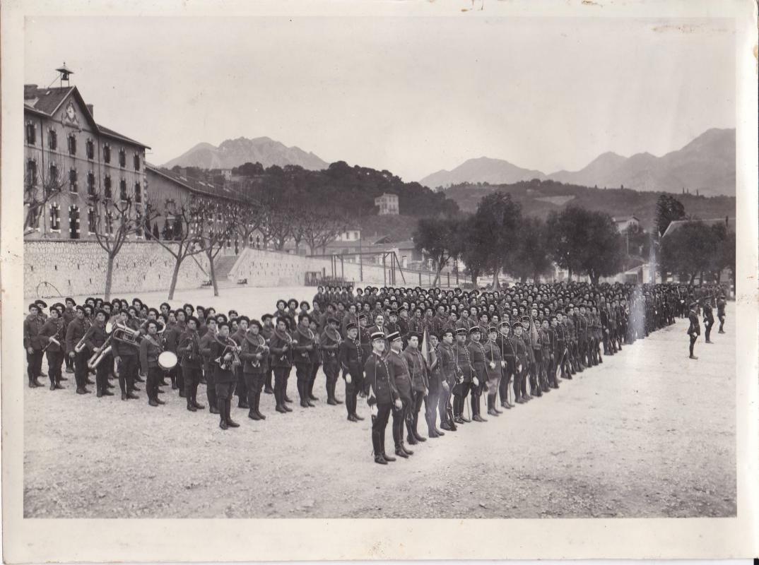 Ligne Maginot - QUARTIER GARDANNE - (Camp de sureté) - Le 27° BCA dans les années 30
Prise d'armes quartier Gardanne - Inconnu