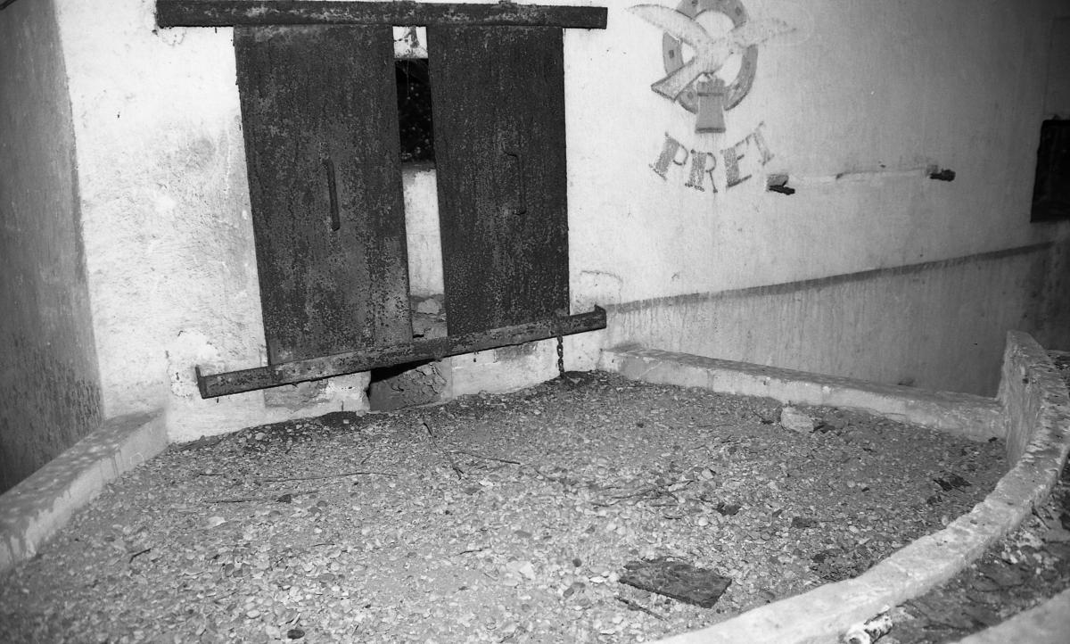 Ligne Maginot - AB6 - (Blockhaus pour canon) -  Créneau mitrailleuse et fresque du 146° RIF - Valentin Hemmert