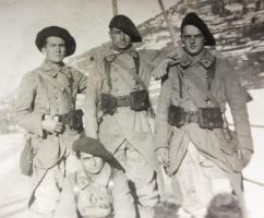 Ligne Maginot - 72° Bataillon Alpin de Forteresse (BAF) - Chasseurs du 72° BAF en décembre 39
L'alpin Joseph Carre au centre de la photo