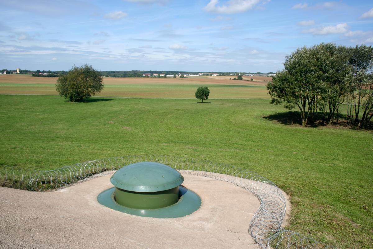 Ligne Maginot - BOIS DU FOUR - A5 - (Ouvrage d'infanterie) - Tourelle mitrailleuse en batterie face au plateau de Villers-la-Montagne - Michel Teiten
