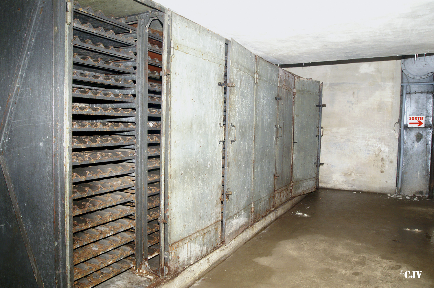 Ligne Maginot - ROCHE LA CROIX (RLC) - (Ouvrage d'artillerie) - Bloc 5
Les armoires à munitions - Lia VERMEULEN