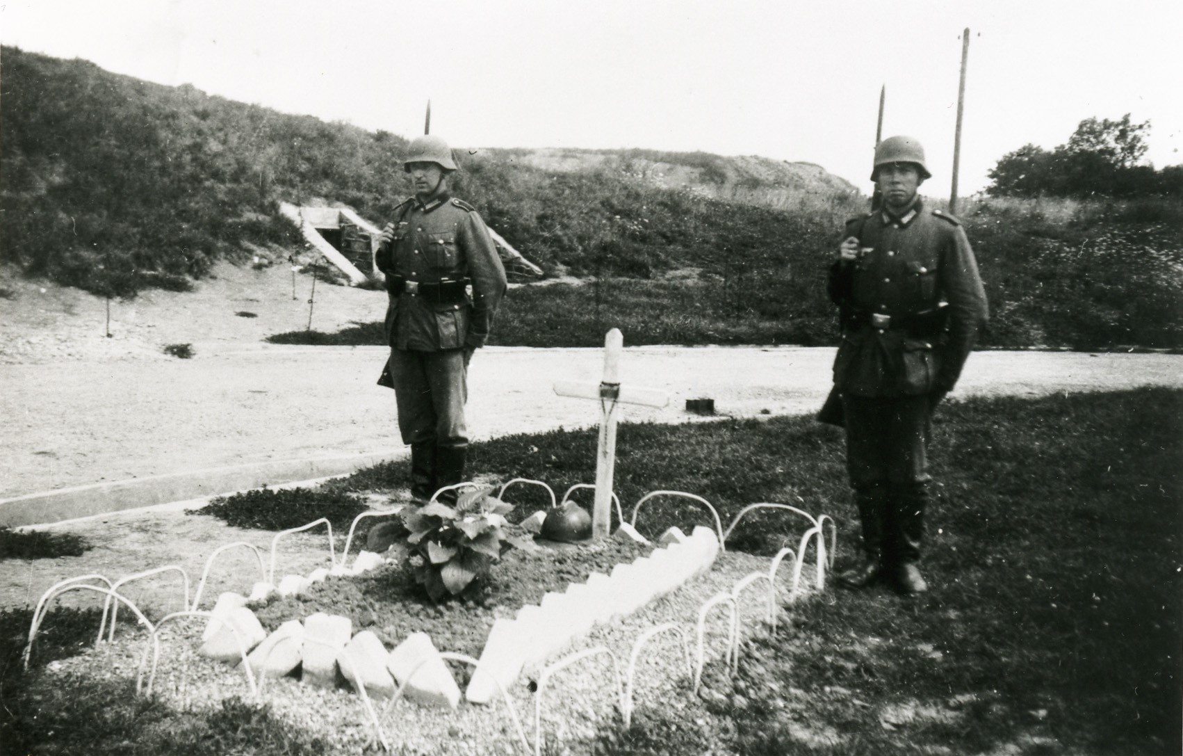 Ligne Maginot - IMMERHOF - A10 - (Ouvrage d'infanterie) - La tombe d'André RABU devant l'ouvrage - Inconnu