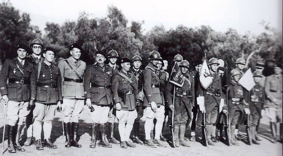 Ligne Maginot - 96° Bataillon Alpin de Forteresse - Photo prise en octobre 1939 sur le terrain hippique de Roquebrunne Cap-Martin
De gauche à droite

De Neuville, Dr Robert, Robert-Colomby, Rachou, Roman, Plisson, Colette, Carbonne, Massena, Gastaud, de Alberti, Girardet, Aubouy, Orengo, Cordebanne, Barbera, Reichteiner, Jarrosson, Blanc, Hugard, Mercier-de-Sainte-Croix, Velandri, Cabanne, Guillevis, Colin, Para, Ravel, Giannardi, Paris