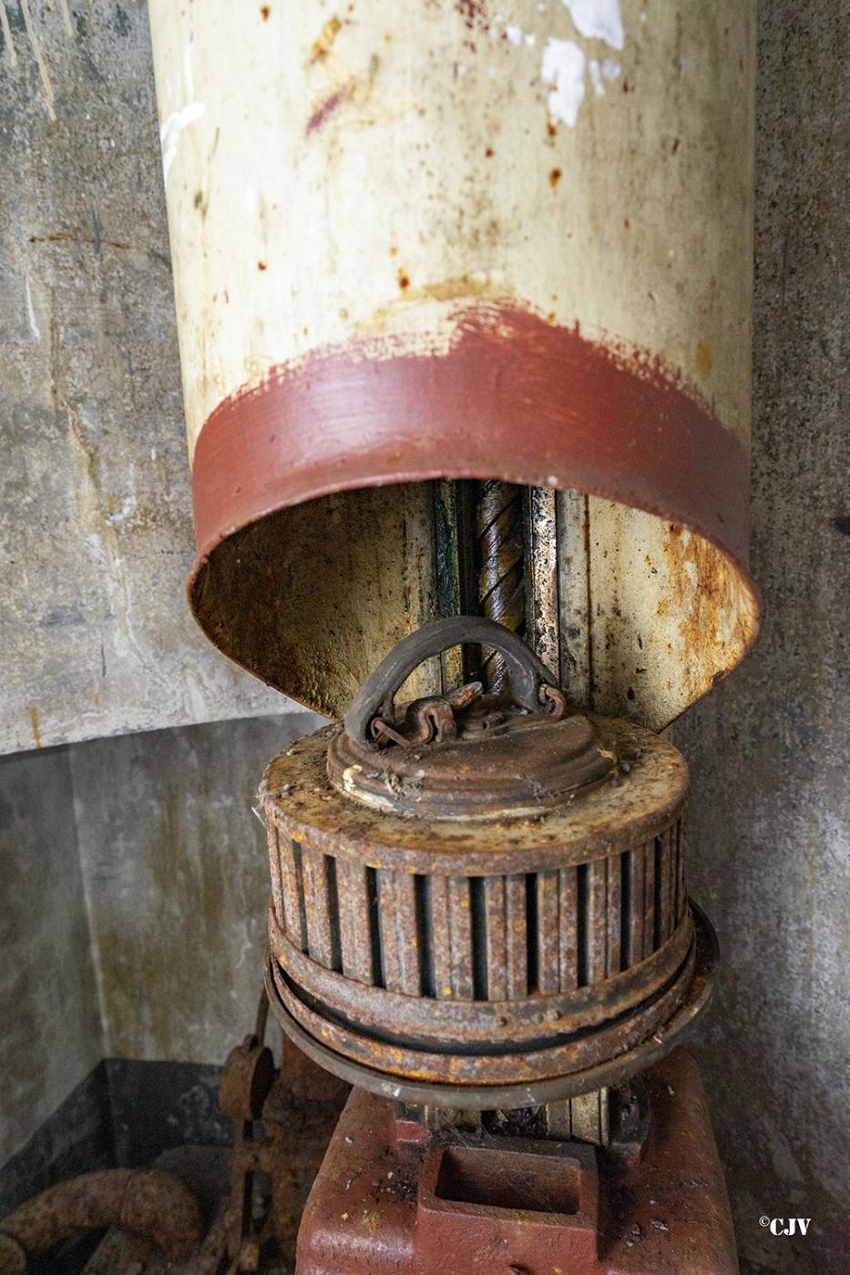 Ligne Maginot - BREHAIN OUEST (C2 DE L'OUVRAGE DE BREHAIN) - (Casemate d'infanterie - Simple) - Le système de noria alimentant la cloche en munitions - Lia VERMEULEN