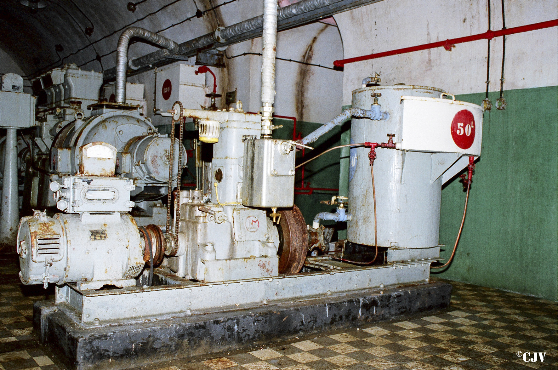 Ligne Maginot - SAPEY - (Ouvrage d'artillerie) - L'usine électrique - Lia VERMEULEN