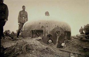 Ligne Maginot - 35/3 - MARCKOLSHEIM SUD - (Casemate d'infanterie - Double) - La casemate après les combats
La cloche GFM