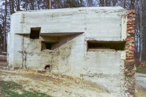 Ligne Maginot - BETTLACH NORD 4 - (Blockhaus pour arme infanterie) - Ouvrage camouflé dans une grange. 
Grange détruite en 1992