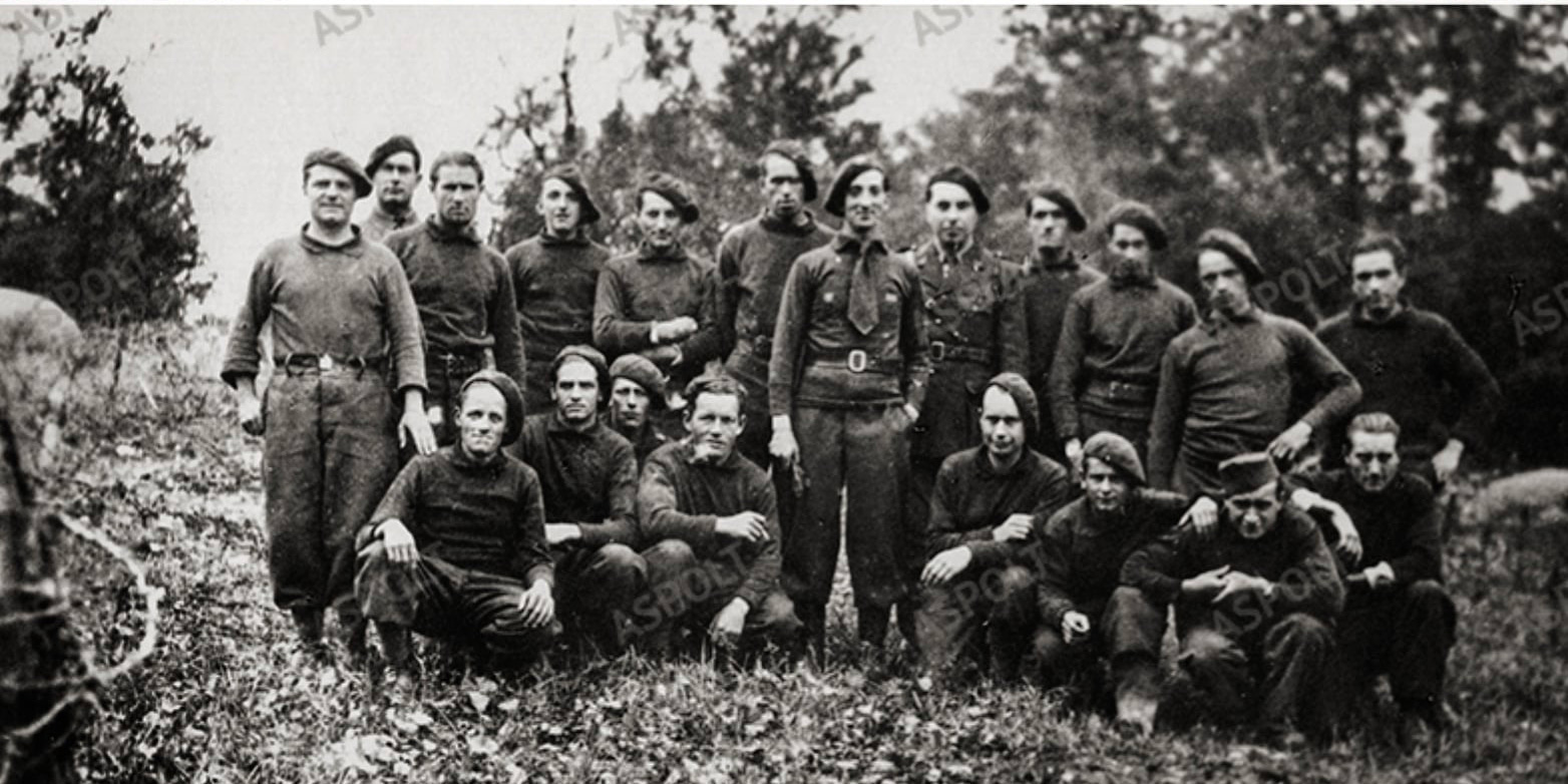 Ligne Maginot - TETING - A38 - (Ouvrage d'infanterie) - Au-centre, le lieutenant Marchelli, commandant l'ouvrage de Téting et à sa gauche, le sous-lieutenant Font commandant le bloc 1 de l'ouvrage - Inconnu