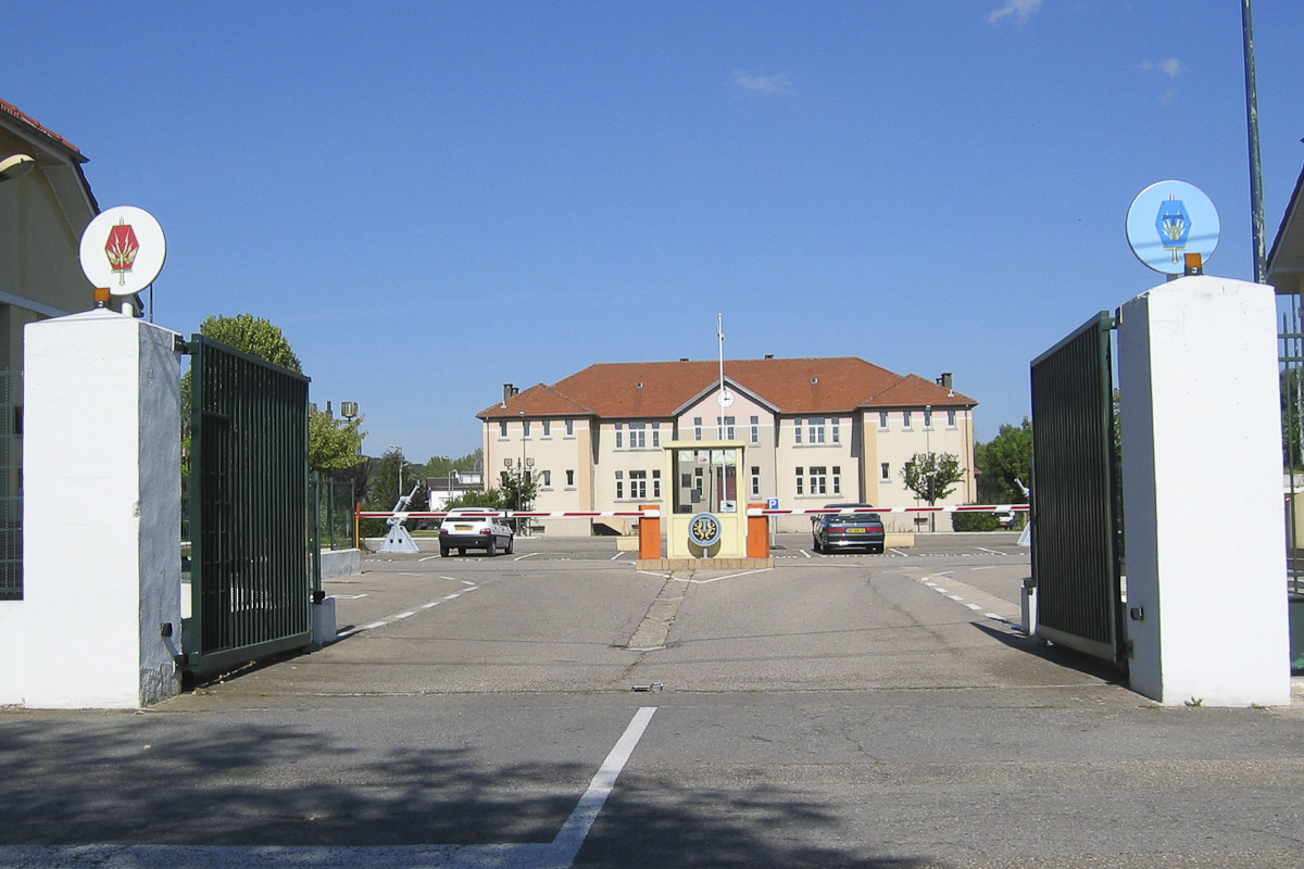 Ligne Maginot - HETTANGE GRANDE - (Camp de sureté) - Entrée du camp, aujourd'hui encore occupé par le 40e RT - Michel Teiten