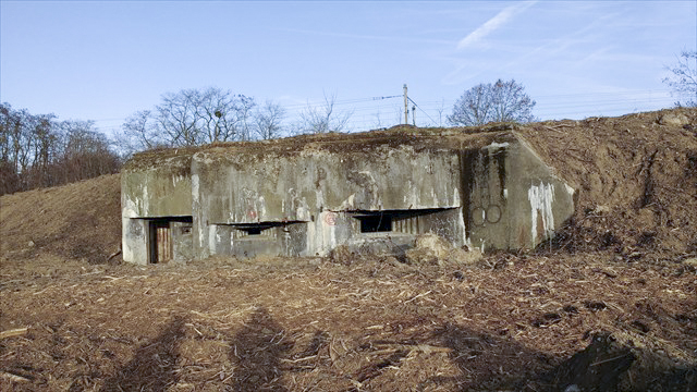 Ligne Maginot - 83 - SIERENTZ VOIE FERREE OUEST - (Casemate d'infanterie - Simple) - Le terrain est nettoyé pour permettre les travaux de construction d'un lotissement. 
2015 - Mathieu Régli