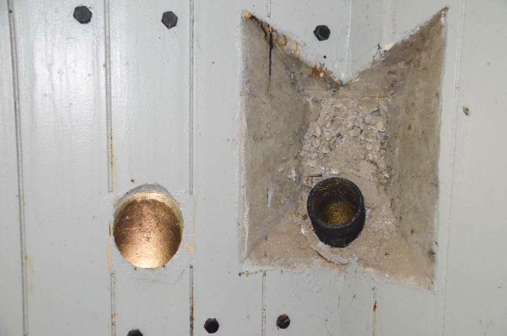 Ligne Maginot - 112 - BETTLACH SUD - (Casemate d'infanterie - Double) - Goulottes lance grenades et goulotte d'évacuation des douilles - D. Froehly