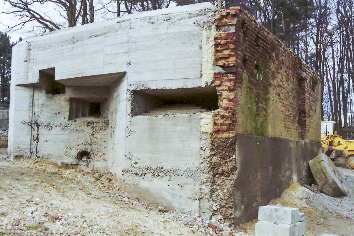 Ligne Maginot - BETTLACH NORD 4 - (Blockhaus pour arme infanterie) - Ouvrage camouflé dans une grange. 
Grange détruite en 1992 - Alain Perouffe