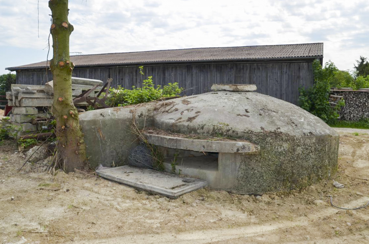 Ligne Maginot - BETTLACH NORD 2 - (Blockhaus pour canon) - Vue du créneau de tir. Attention propriété privée demander l'accord du propriétaire. - D. Froehly