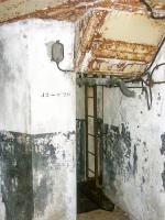 Ligne Maginot - BIESENBERG SOMMITALE - (Casemate d'infanterie - Simple) - Accés à la cloche GFM
L'inscription O20 est l'indicatif pour l'artillerie de la cloche utilisée comme observatoire.
Elle était pour cela équipée d'un périscope type J2