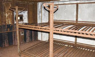 Ligne Maginot - BIESENBERG 7 - (Blockhaus pour arme infanterie) - Chambre de tir nord
Lits