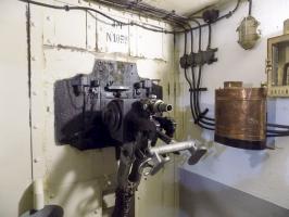 Ligne Maginot - LA FERTE - (Ouvrage d'infanterie) - Bloc 1
Jumelage de mitrailleuses Reibel MAC 31 en position dans la trémie