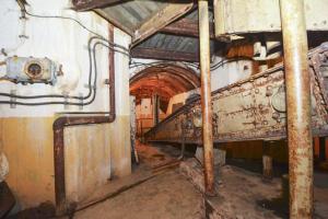 Ligne Maginot - Ouvrage de la Ferté - Bloc 2
Etage inférieur de la tourelle pour deux AM
Le balancier à contrepoids de la tourelle