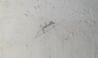 Ligne Maginot - HAUT POIRIER - (Ouvrage d'infanterie) - Bloc 1
Le nom d'une femme dans les toilettes de bloc écrit sur le mur : Juliette