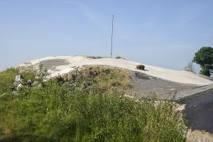 Ligne Maginot - LA SALMAGNE - (Ouvrage d'infanterie) - Bloc 1
Emplacement de la tourelle AM. Noter la cloche d'aération encore en place