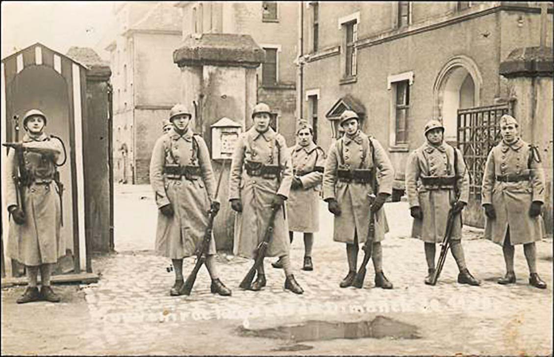 Ligne Maginot - CASERNE JOUARD - (Camp de sureté) - La garde à l'entrée de la caserne - Inconnu