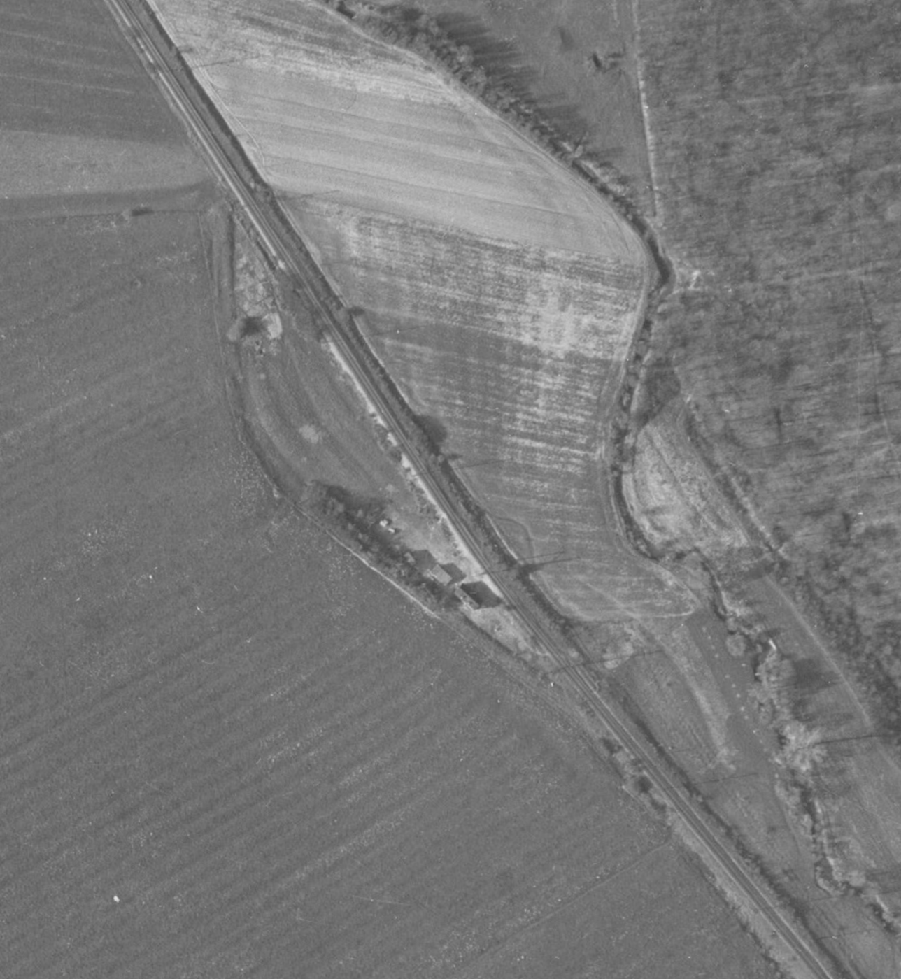 Ligne Maginot - Position ALVF de METZANGE - Emplacement supposé de l'épi ALVF de Metzange - SGA - Photo aérienne 1951
