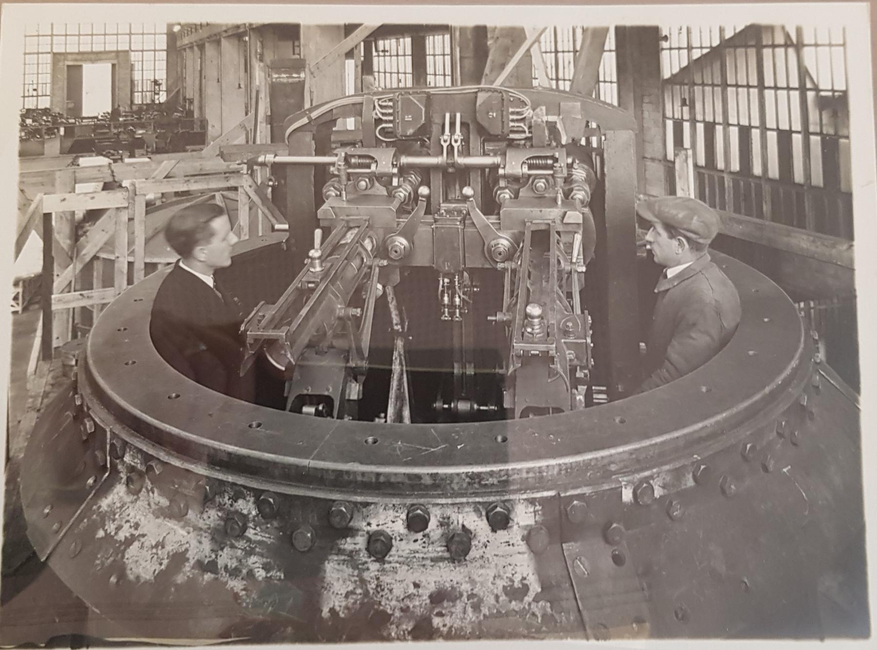 Ligne Maginot - Tourelle de 135 en construction - Cie Gle de Construction Chatillon-Batignolles
Usine de Nantes
Fond 43 Fi 26
Cote ARM 117
