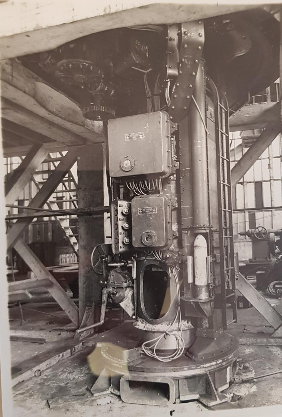 Ligne Maginot - Tourelle de 135 en construction - Cie Gle de Construction Chatillon-Batignolles
Usine de Nantes
Fond 43 Fi 26
Cote ARM 124