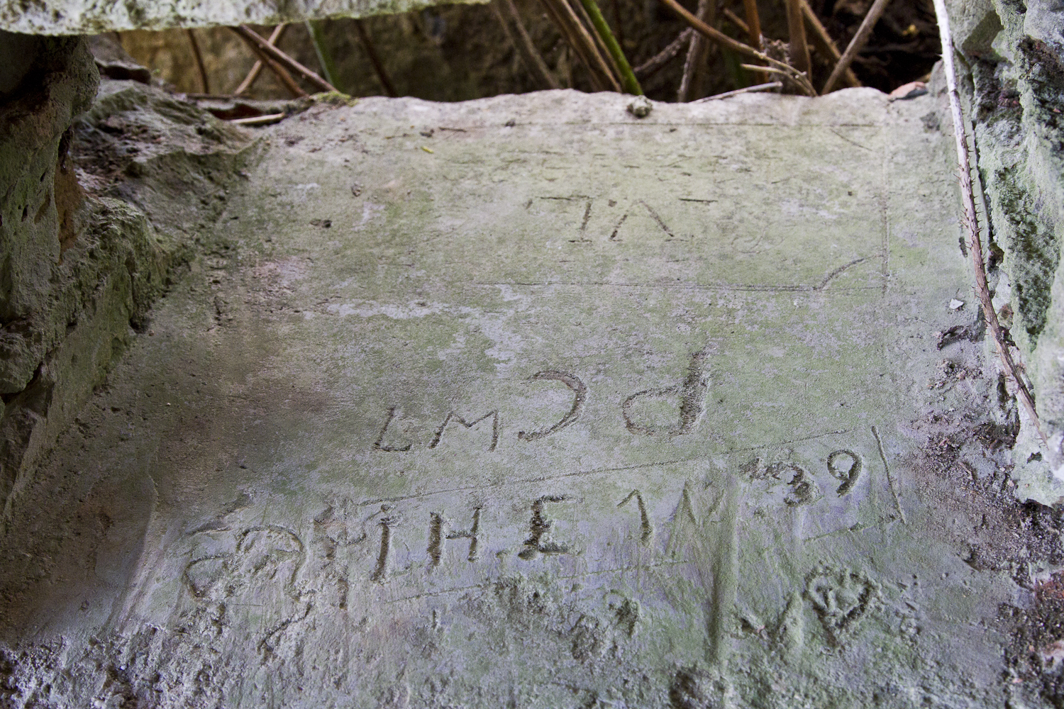 Ligne Maginot - VILLY 4 - MAISON MIART - (Blockhaus pour canon) - Date de coulage du 1er décembre 1939 sur le créneau - Michel Teiten