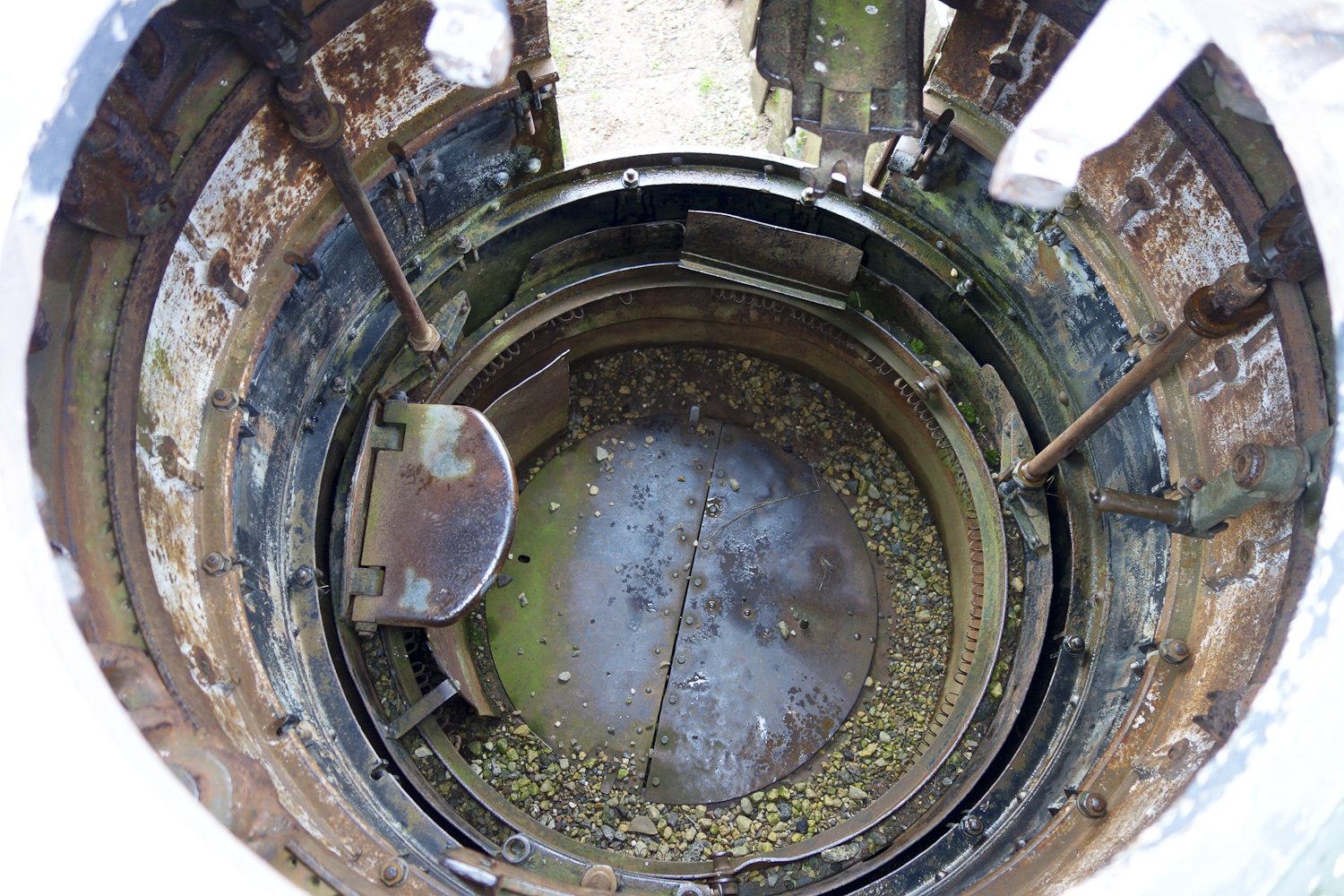 Ligne Maginot - ROHRBACH - FORT CASSO - (Ouvrage d'infanterie) - Vue de l'intérieur de la tourelle démontable exposée devant le bloc entrée - Michel Teiten
