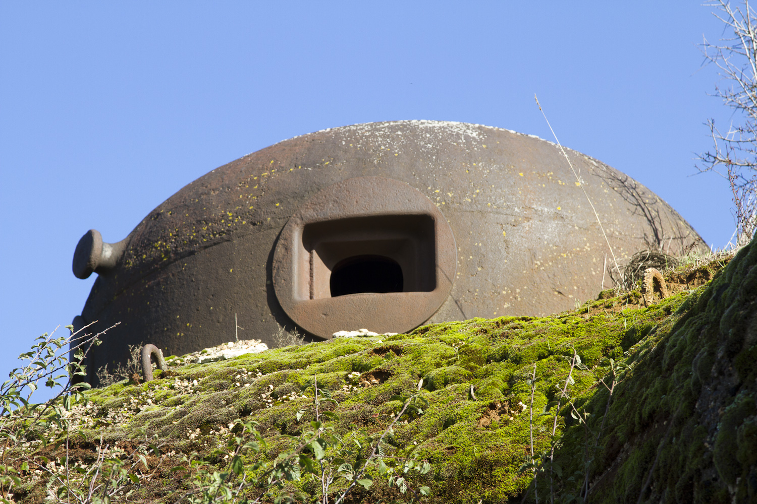 Ligne Maginot - LE CHESNOIS - CHENOIS - (Ouvrage d'artillerie) - Bloc 3
Gros plan de l'une des cloches GFM - Michel Teiten