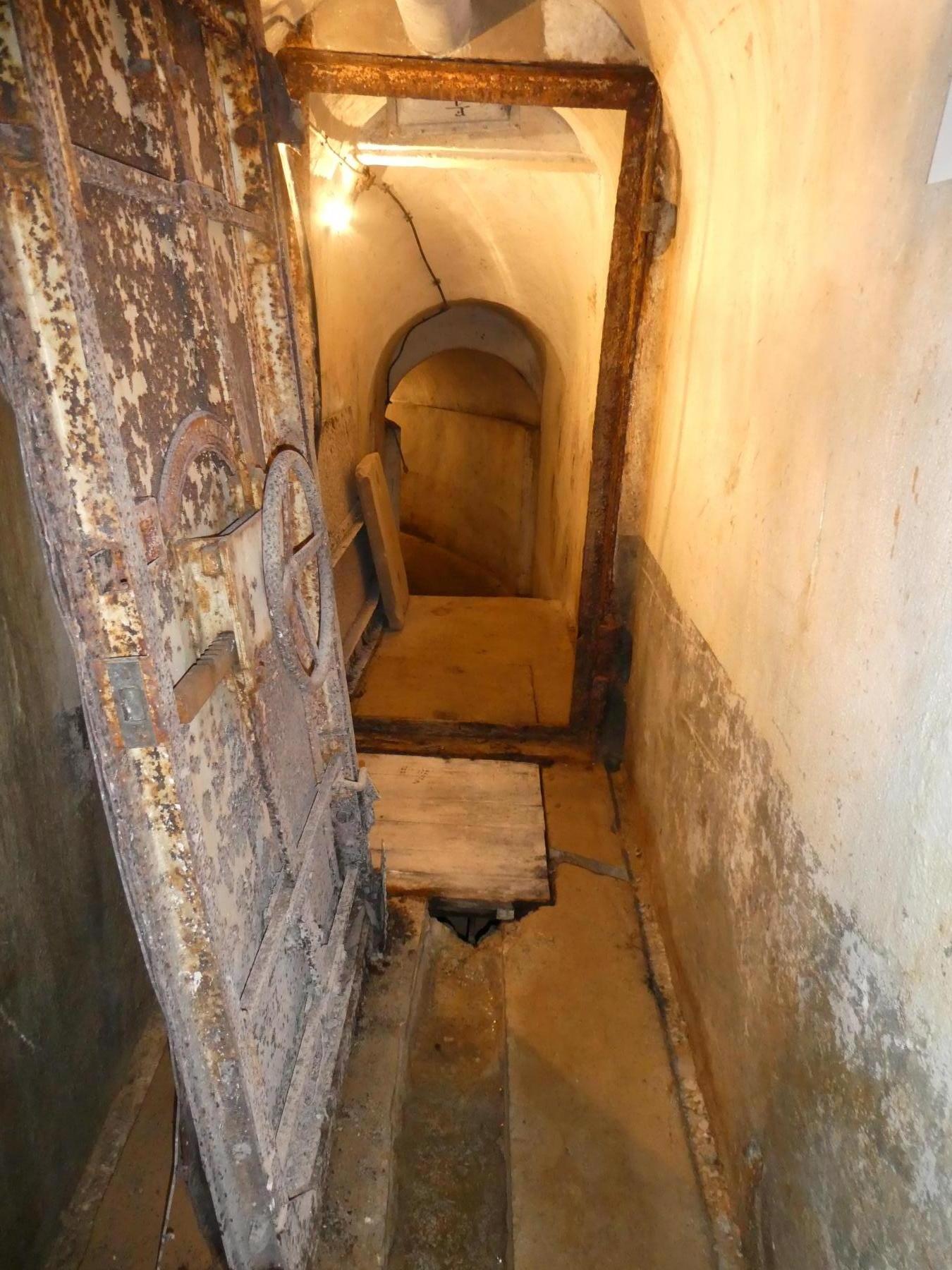 Ligne Maginot - LA FERTE - (Ouvrage d'infanterie) - Sas étanche à l'entrée de l'égout visitable - ELLENA - CUNY