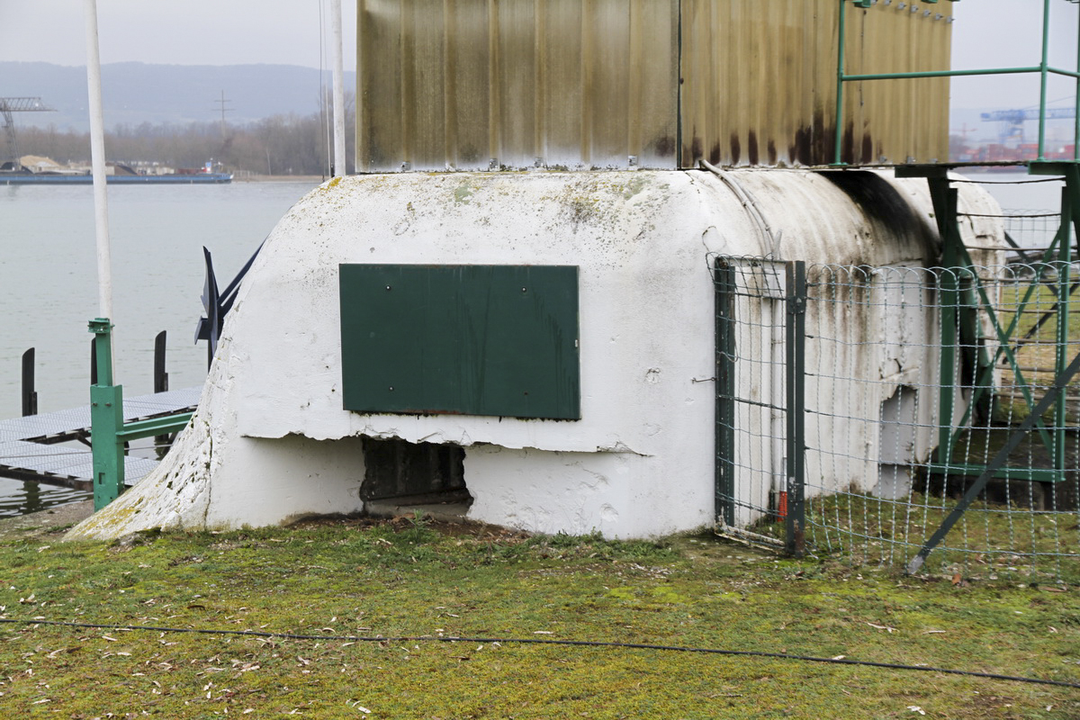 Ligne Maginot - G76 - VILLAGE-NEUF BERGE 8 - (Blockhaus pour arme infanterie) - Bloc Garchery situé dans la base nautique - Alain Perouffe