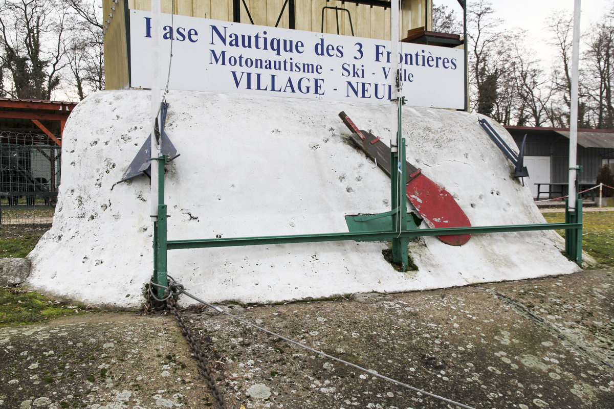 Ligne Maginot - G76 - VILLAGE-NEUF BERGE 8 - (Blockhaus pour arme infanterie) - La cible vue par l'ennemi..... - Alain Perouffe