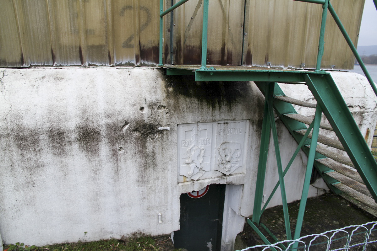 Ligne Maginot - G76 - VILLAGE-NEUF BERGE 8 - (Blockhaus pour arme infanterie) - La face arrière et l'entrée - Alain Perouffe