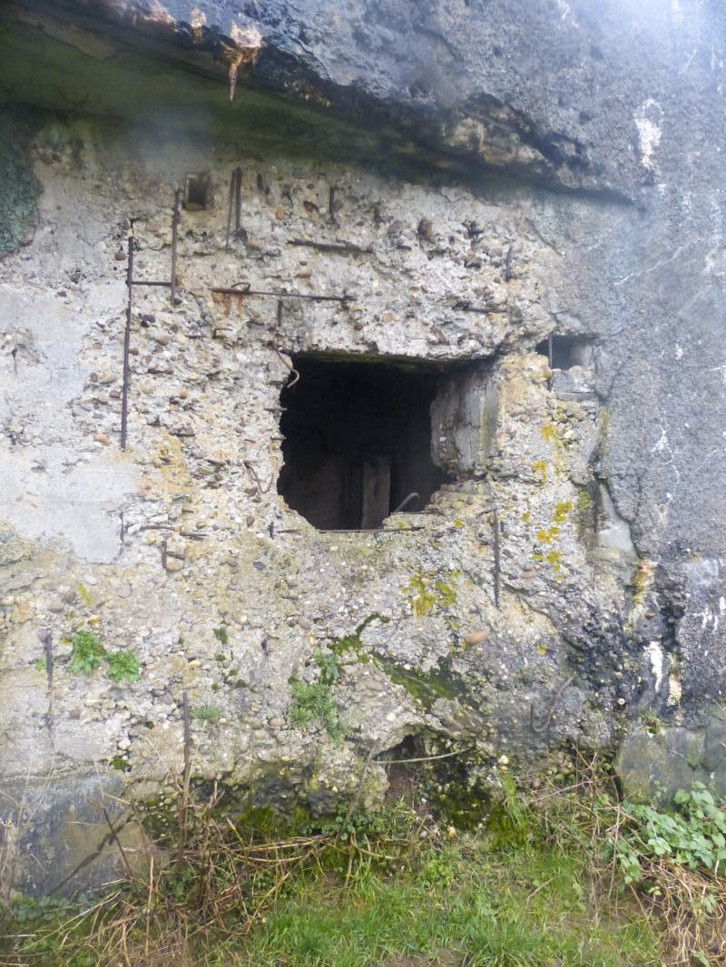 Ligne Maginot - A107 - CROIX-MOREL - (Blockhaus lourd type STG / STG-FCR - Double) - Créneau mitrailleuse  flanquant vers l'ouest - David HARMAND