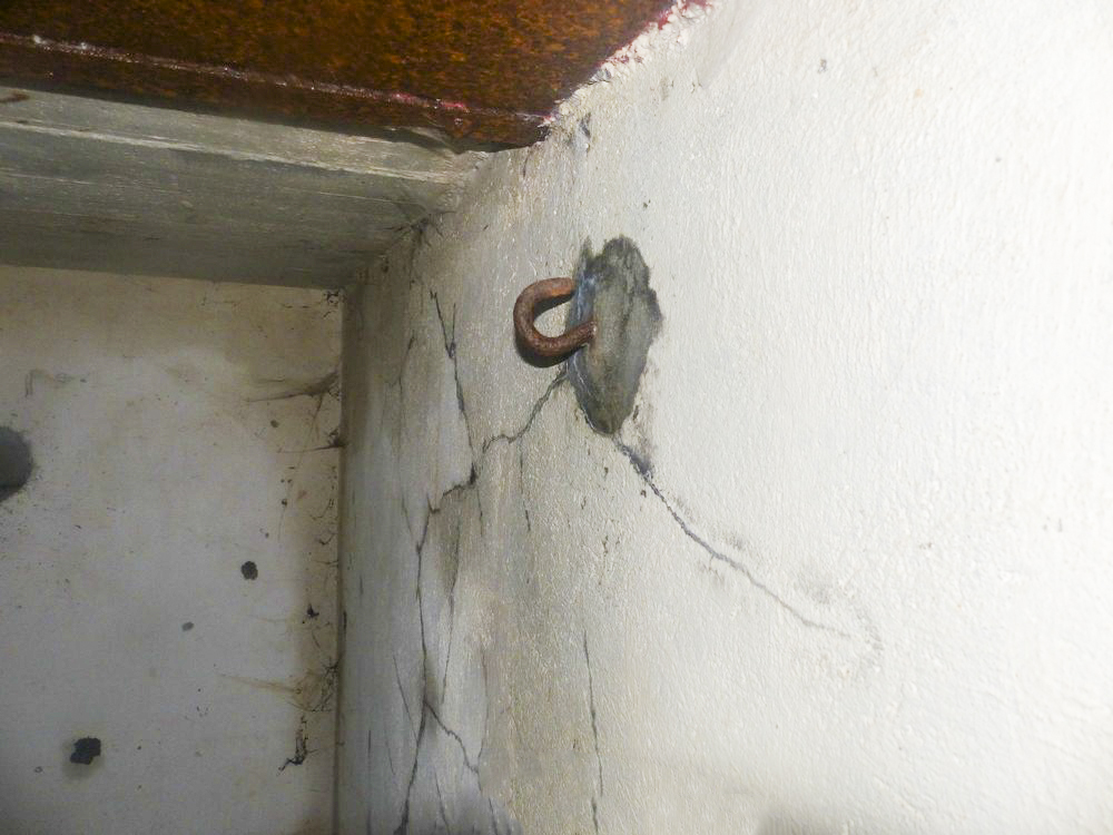 Ligne Maginot - A107 - CROIX-MOREL - (Blockhaus lourd type STG / STG-FCR - Double) - Crochet de fixation pour un hamac - David HARMAND