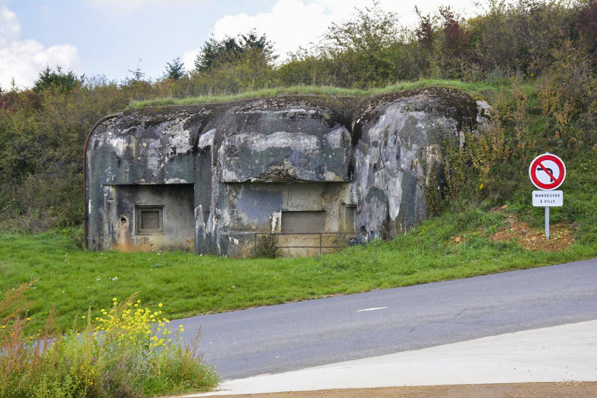Ligne Maginot - MY2 - VILLY EST - (Casemate d'artillerie) - Vue de la casemate coté créneau d'artillerie - LAMBERT Pascal
