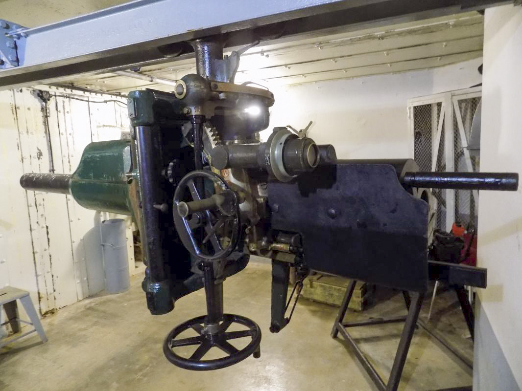 Ligne Maginot - LA FERTE - (Ouvrage d'infanterie) - Bloc 1 
Canon de 47 en position retiré - R Tucker
