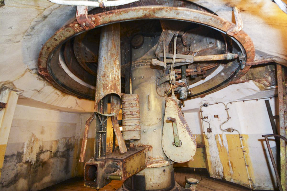 Ligne Maginot - Ouvrage de la Ferté - Bloc 2
Etage intermédiaire de la tourelle pour deux AM