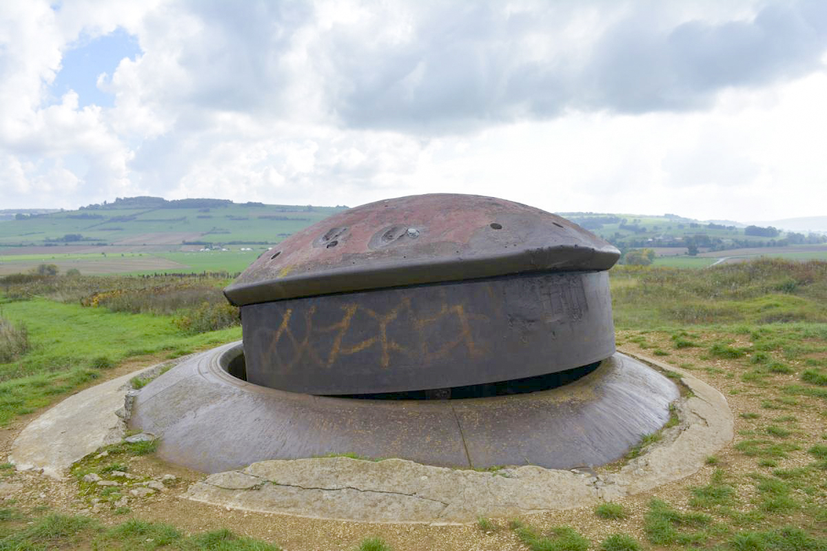 Ligne Maginot - LA FERTE - (Ouvrage d'infanterie) - Bloc 2
Tourelle pour deux AM
Le camouflage est encore visible sur cette photo - LAMBERT Pascal
