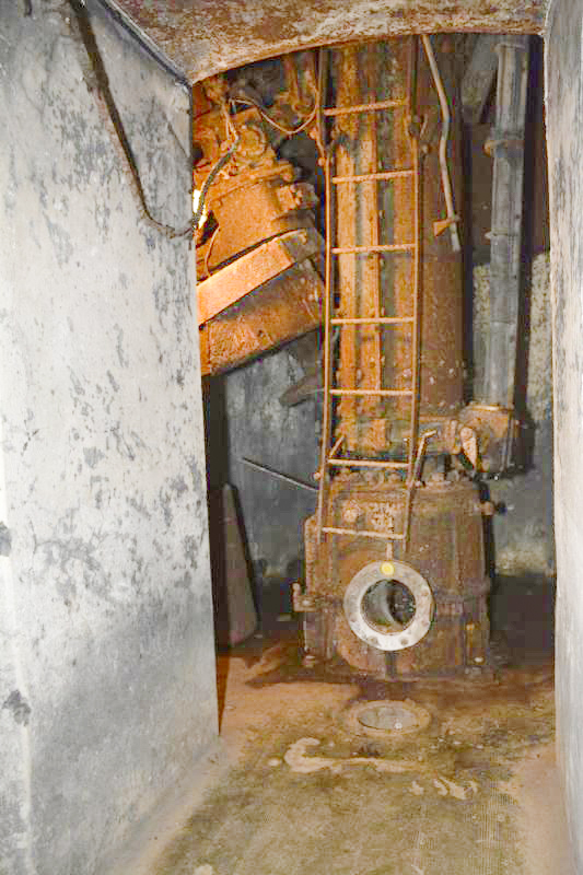 Ligne Maginot - LA FERTE - (Ouvrage d'infanterie) - Bloc 1
Puits de la cloche pour AM n°4 - LAMBERT Pascal