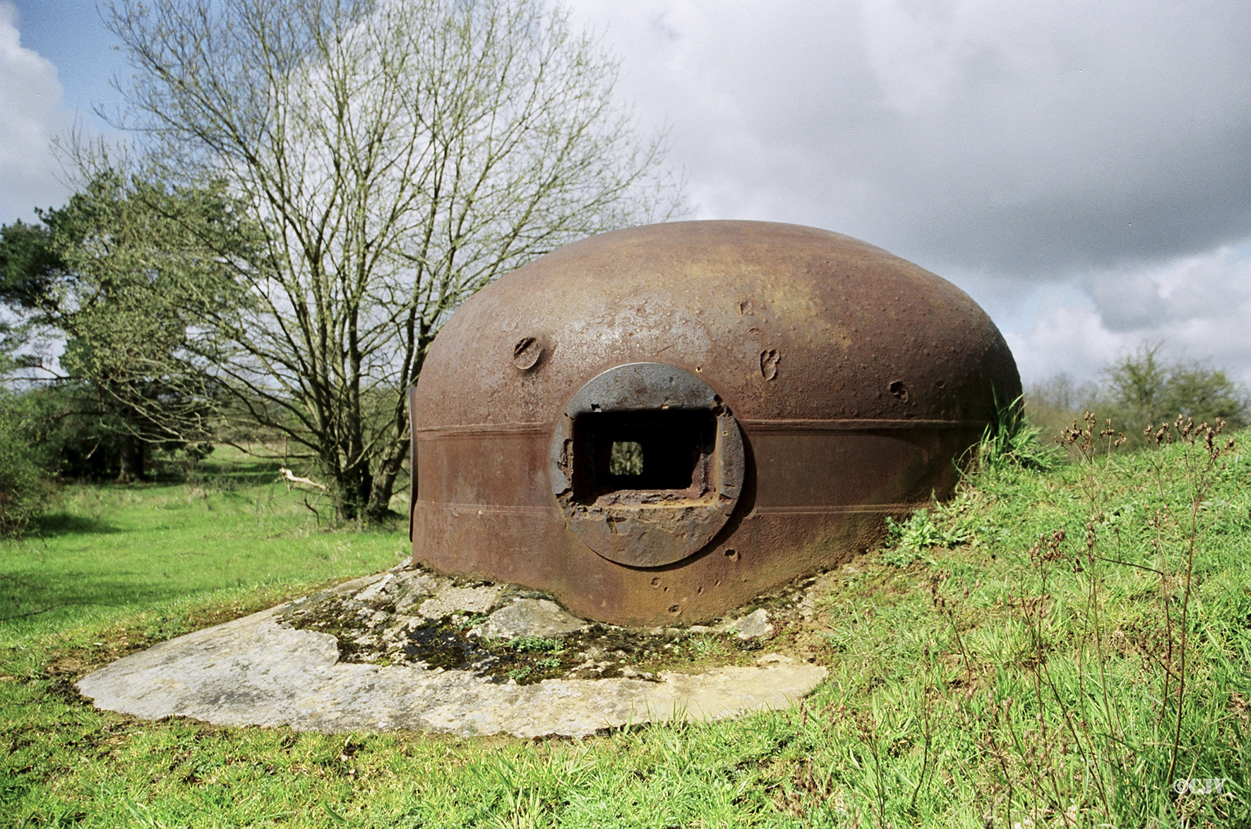 Ligne Maginot - VELOSNES - (Ouvrage d'artillerie) - Bloc 2
Cloche GFM  - Lia VERMEULEN