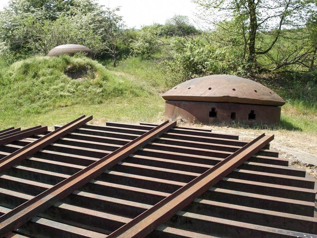 Ligne Maginot - VELOSNES - (Ouvrage d'artillerie) - Bloc 1
Tourelle pour deux armes mixtes - R Tucker
