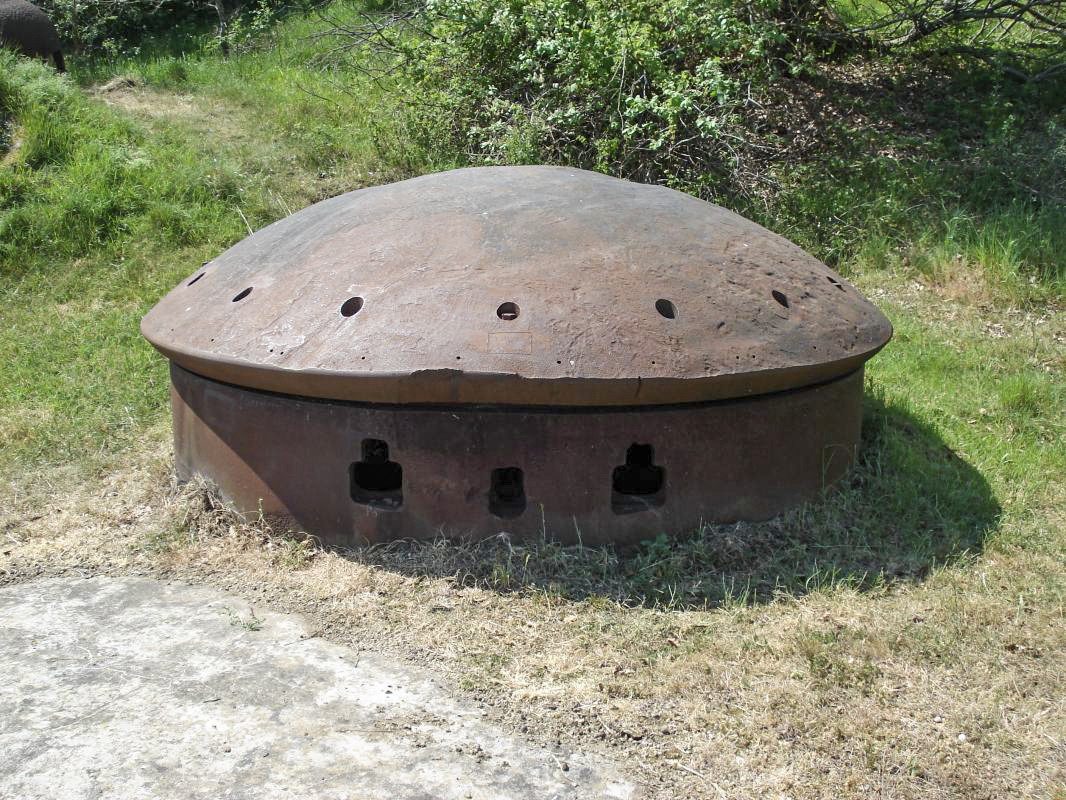 Ligne Maginot - VELOSNES - (Ouvrage d'artillerie) - Bloc 1
Tourelle pour deux armes mixtes - R Tucker