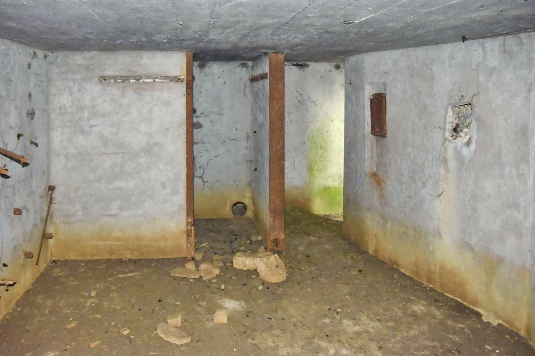 Ligne Maginot - MB351 - (Blockhaus lourd type STG / STG-FCR - Simple) - Vers l'entrée droite - D.Froehly
