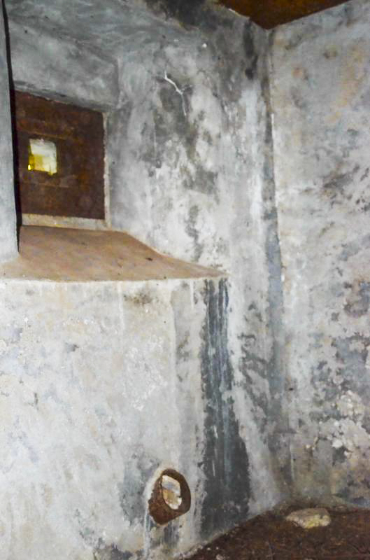 Ligne Maginot - C10 - (Blockhaus pour arme infanterie) - Créneau de tir - D. Froehly