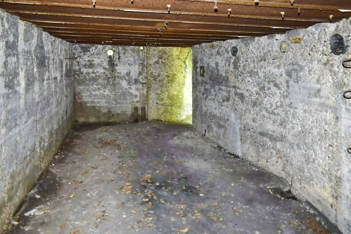 Ligne Maginot - CHARRIERE 1 (SOUS-QUARTIER OUEST) - (PC de Sous-Quartier) - Intérieur vers l'entrée sud. - D. Froehly