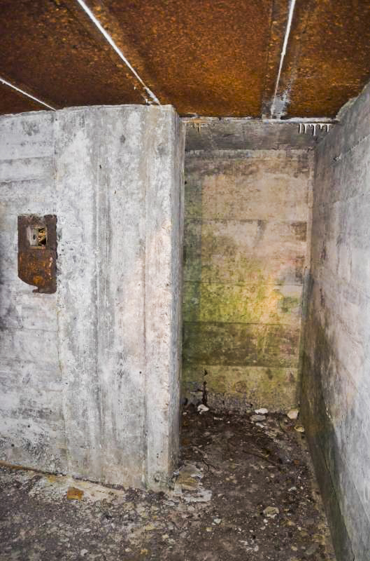 Ligne Maginot - COL DE NEUNEICH - (Abri) - Vue sur l'entrée gauche depuis l'intérieur - D. Froehly