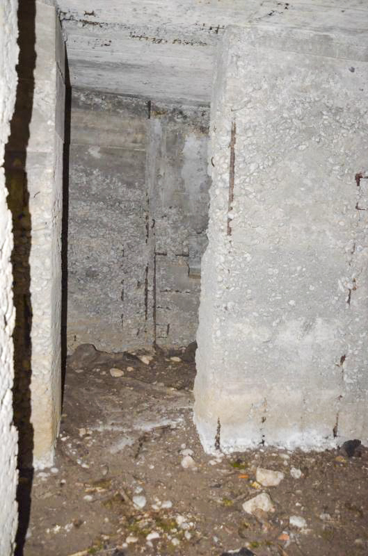 Ligne Maginot - GRAND KOHLBERG NORD - (Blockhaus pour arme infanterie) - Séparation entre la chambre de tir mitrailleuse au fond et celle de fusil ou FM  au premier plan - D. Froehly
