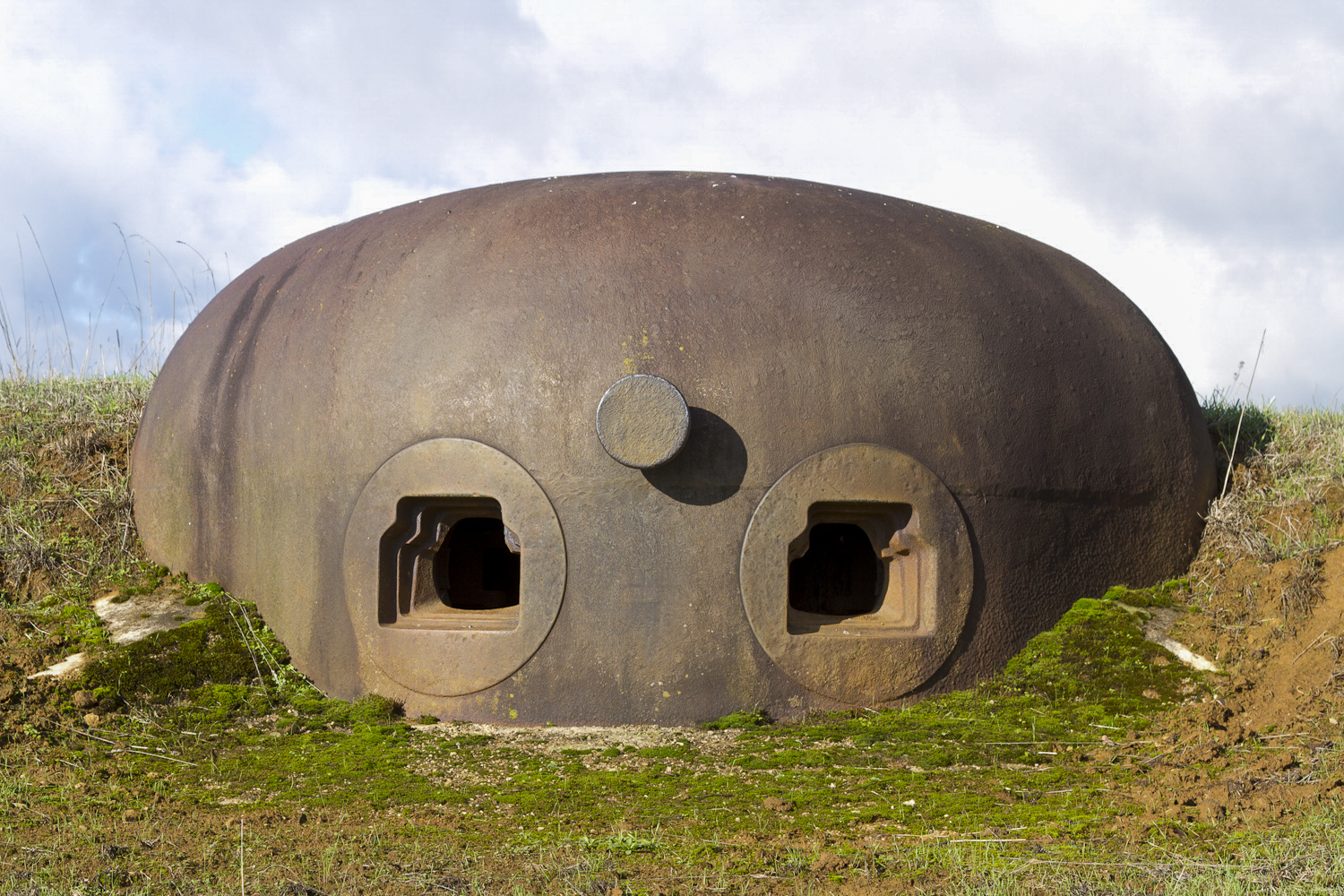 Ligne Maginot - LE CHESNOIS - CHENOIS - (Ouvrage d'artillerie) - Bloc 2
Gros plan de la cloche AM - Michel Teiten